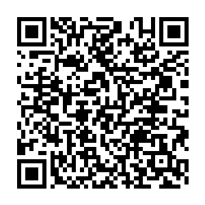 突然爆发出来的强大实力一掌将围在慕容月身边的一个男子扇飞了出去二维码生成