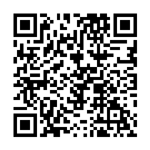 简单裹了件袍子的熊啸和两名秀发凌乱的侍女站在了门口二维码生成