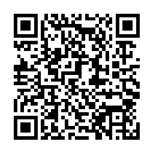 纵机械手将挡在那些外国鬼子面前的机器一台台的全部搬走二维码生成
