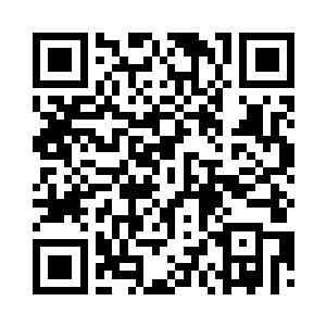 经过特殊处理的磨砂玻璃门被关上时二维码生成