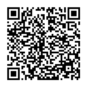 结果这些之前停放在空地上列成行的悍马车竟然就成了库尔德女兵们埋伏的战线二维码生成