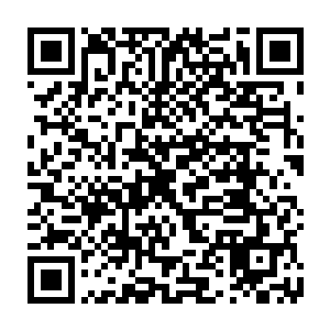 而且只要是有车要停的时候他都会不由自主的回头看车位和道路两边的宽窄二维码生成