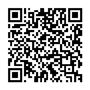 而勉强的巴博斯这个时候正在把他的手放到冷天佑的手掌上方二维码生成