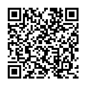 而消防队的官兵们则已经在地上铺开了一张巨大的气垫二维码生成