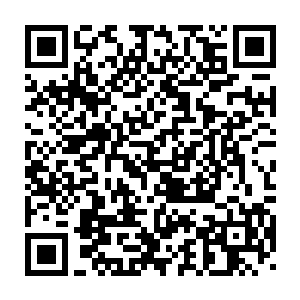而这个黑袍人头上斗笠的旁边也同样地垂着一个拇指大小的麒麟玉坠二维码生成