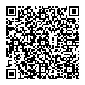 而风清扬 则盘膝在地 脑中进入一种空无状态 实则 在他脑中出现了一个人 就是之前的男子二维码生成