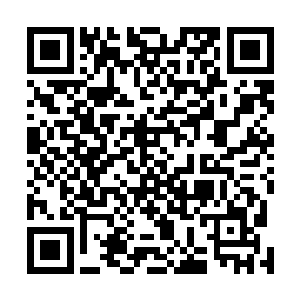 脑袋上同样带着夜视仪的年轻人出现在离他十几米的地方二维码生成