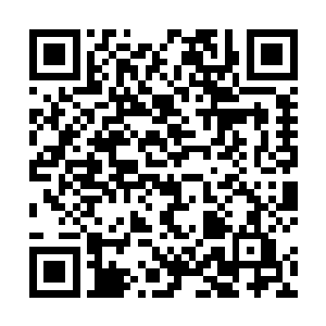 脱离了众人注目的柯比坚却是一改先前从容不迫的模样二维码生成