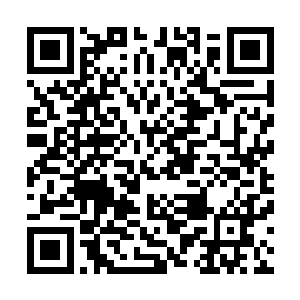 苏燕青看了一眼正在一边打电话一边正在做着记录的陆为民二维码生成