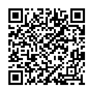 要么发几个跟他本人气质完全不搭的逗比或是萌二维码生成