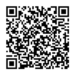 见张潇晗全不在意地当着他们的面就将储物戒指手镯一股脑地扔在地上二维码生成