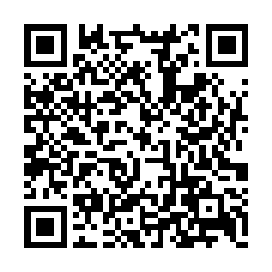 许多和冰晶一样的东西正在从他的身上跌落下来二维码生成