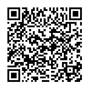 许德拉看了一下中间的那个身上散发着一股威严的气息的人之后忍不住开口道二维码生成