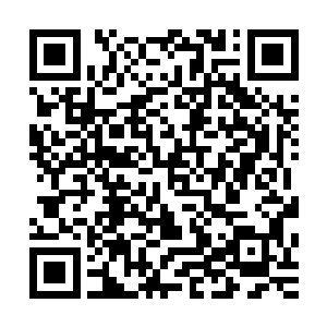 说完直接又站起了从酒架上重新拿起了一瓶酒给自己满了上来二维码生成