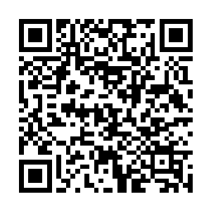 身下垫着的是炎氏商会旗下公司生产的席梦思床垫二维码生成