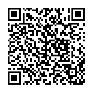 车上一个男人将叶海凝满是鲜血的身子抱起来放在了医院外面的路边二维码生成