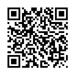 轮回星体和太古雷界悬浮在宇宙中二维码生成