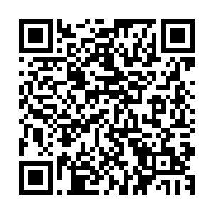 还有不少学生满脸惊喜的从口袋里摸出手机拍下这古怪的一幕二维码生成
