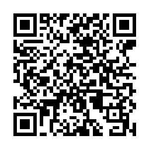 这一刻他决定不顾一切的都要把车辆猛烈冲撞出车流二维码生成