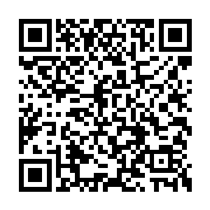 这是他与安宁在酒店房间睡在同一张床上的照片二维码生成