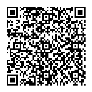 这让孟猊不由自主地联想到美丽的白灵一丝无挂地站在花洒下的模样――那晶莹的雨水滴落在她白皙柔滑的肌肤上二维码生成