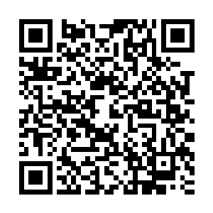 这让陌路离殇不由默默转头看了一眼李丽华手里薄如蝉翼的软剑二维码生成