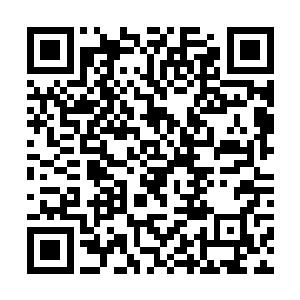 这黑色镜子现在所释放的光芒确实是能用催擦来形容二维码生成