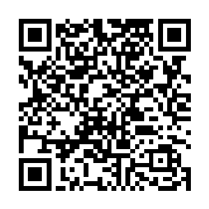 那一连串悬浮在半空中的神秘符文再也不受能量的束缚二维码生成