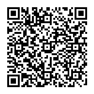 那三个让男人只敢远观却绝对没有任何资本去亵玩的美女朝他这么一个看起来只有十二维码生成