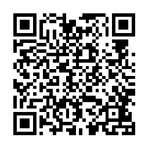 那两团如蛛般的电弧便仿佛是长在了江少游的脚上似的二维码生成