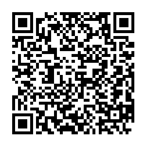 那双色~~眯眯的眼神还不住地在自己的上下各个部位里面猛地来回扫荡着二维码生成