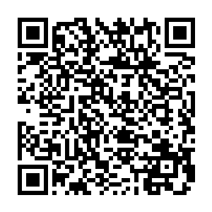 那闪烁的光芒似乎随时都会将他吞噬――如果错失了刚才如此精彩的戏份二维码生成