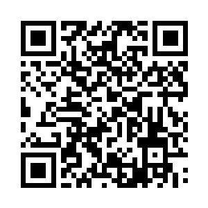 邵玄将短棍移到离火稍远的位置继续烤二维码生成