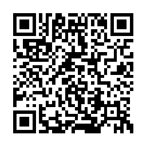 闫程鸣满不在乎的低头看了眼被酒水弄湿的袍子二维码生成