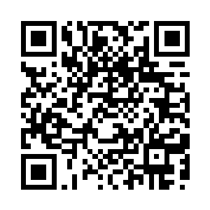 雨滴汇聚在一起现出了雨族族长的身形二维码生成