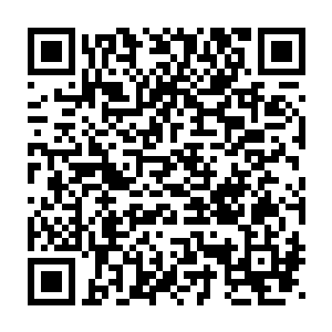 首先枪手不会像电影里那样演戏假装什么情侣之类的人出现在这附近二维码生成